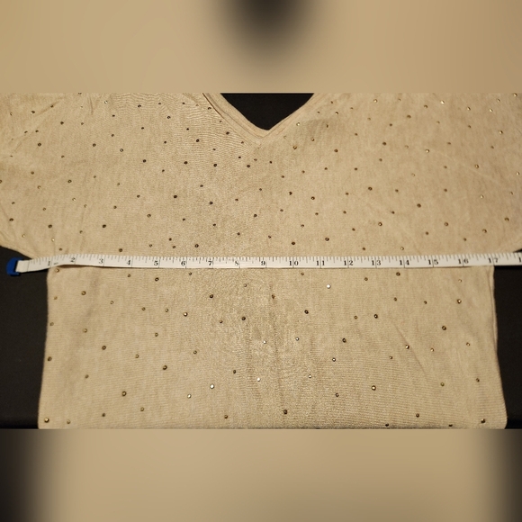 WHBM 3/4 Sleeve Double V Neck Blouse - Picture 9 of 10